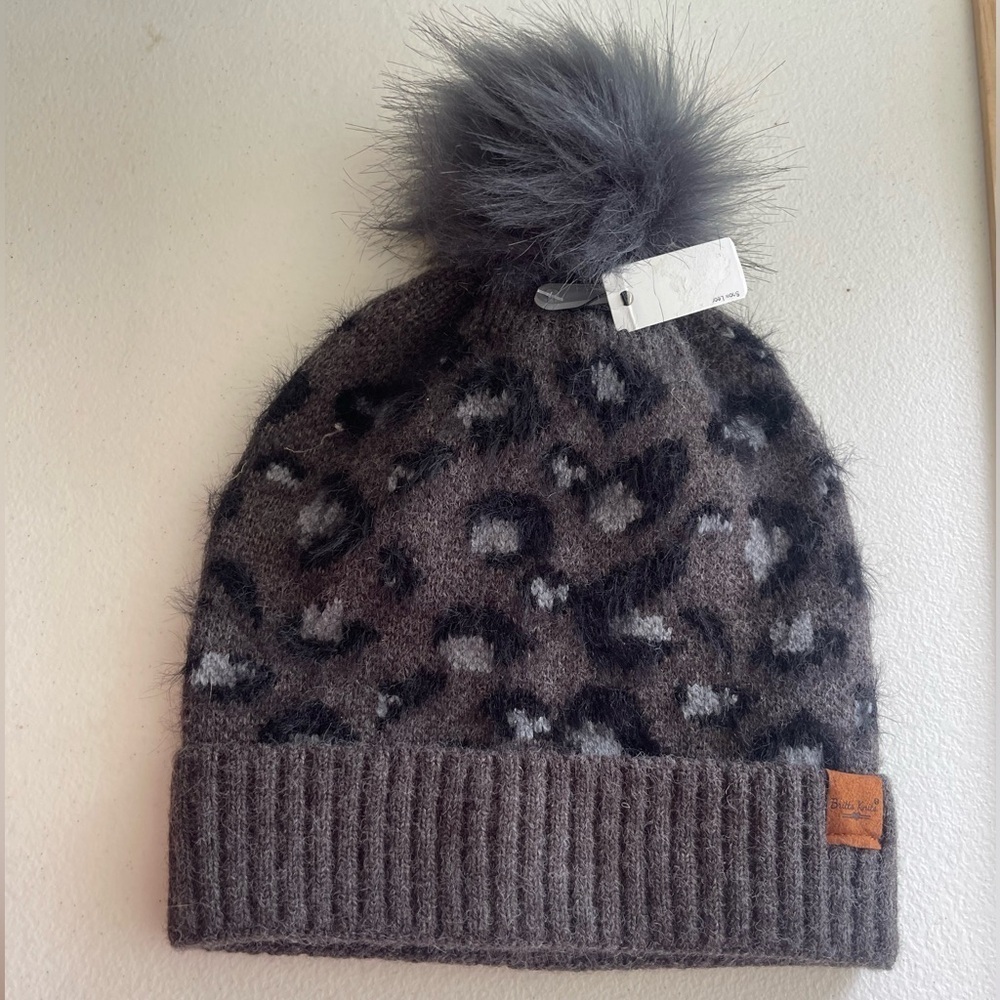 Britt’s knits nwt leopard soft knit fur pin hat beanie